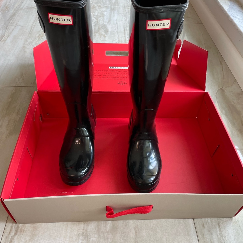 HUNTER Tall Black Rain Boots -  Size W8